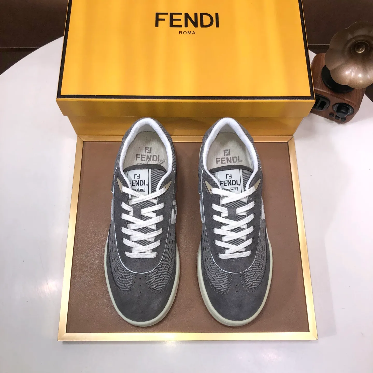 Men's men's shoes 💰600💰 Fendi 2023 latest couple model 🔥 Many 💑 stars have the same style FD match Original one-to-one replica Designer Kim Jones's first sneaker fendi match and Donkey brand Trainer basketball sneakers Material: Original silk leather Lining: Breathable mesh Packaging: Original 1:1 matching high-end packaging Size: Female 35-40 Male 38-44 (45 46. Custom-made (no return or exchange)